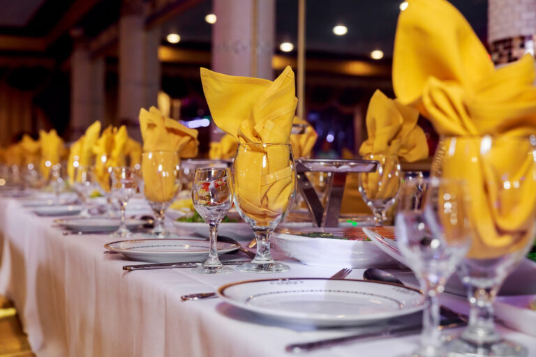 beautiful-served-table-for-wedding-or-other-celebration-in_19720442